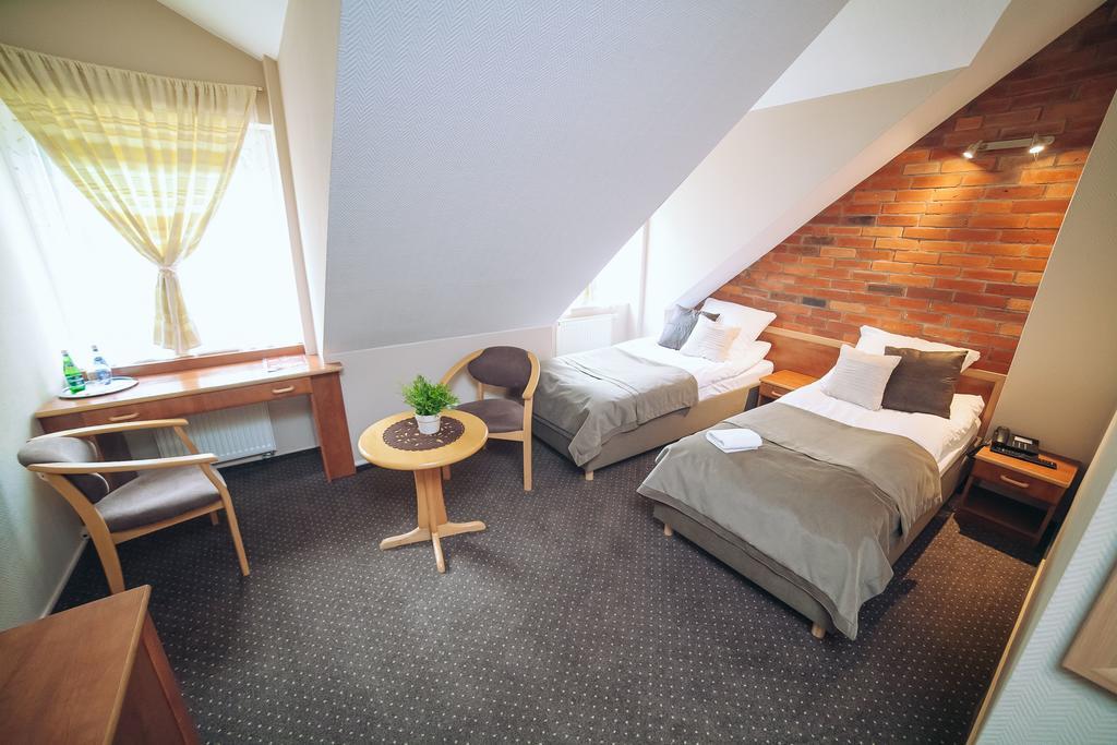 Hubertus Aparthotel & Restaurant & Horse Club Starogard Gdanski Bilik gambar