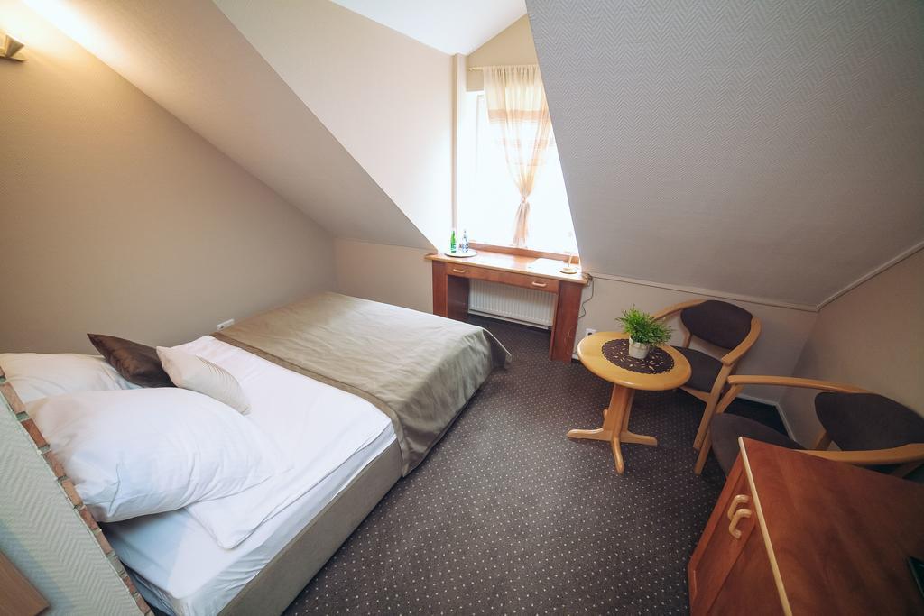 Hubertus Aparthotel & Restaurant & Horse Club Starogard Gdanski Bilik gambar