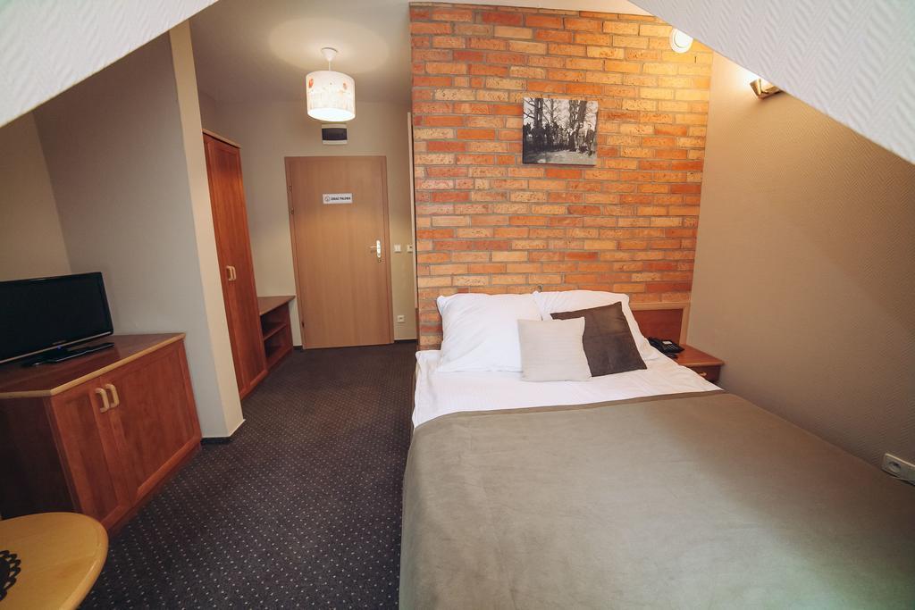 Hubertus Aparthotel & Restaurant & Horse Club Starogard Gdanski Bilik gambar