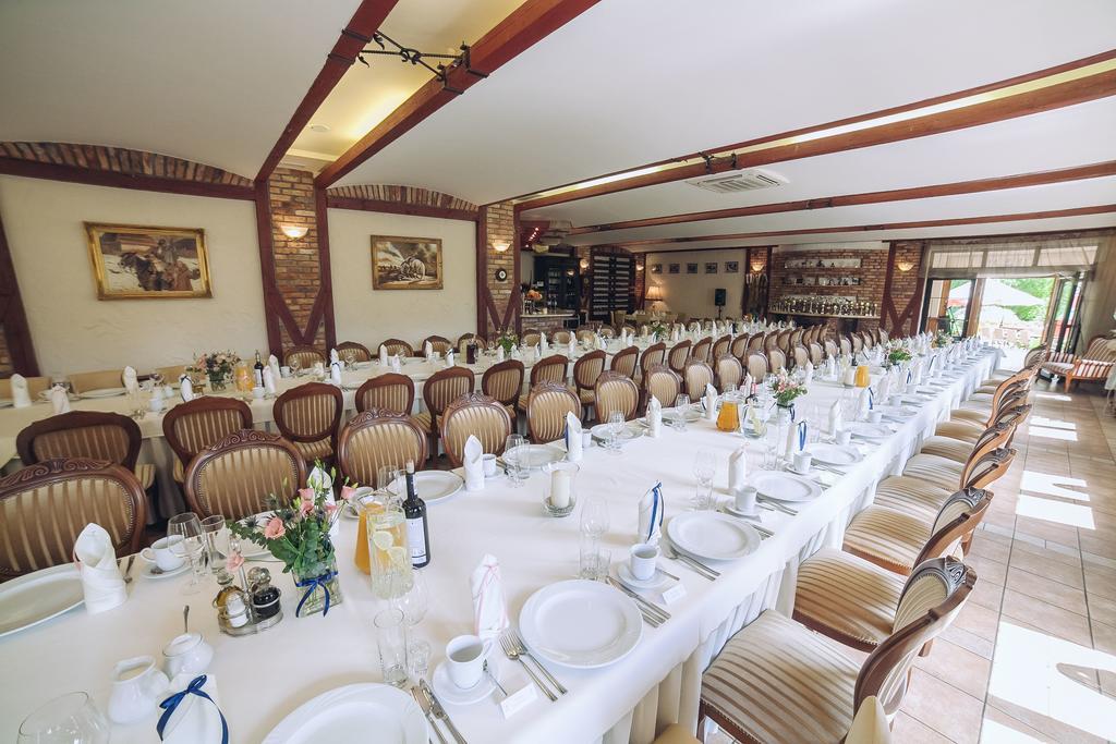 Hubertus Aparthotel & Restaurant & Horse Club Starogard Gdanski Luaran gambar