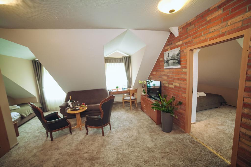 Hubertus Aparthotel & Restaurant & Horse Club Starogard Gdanski Luaran gambar