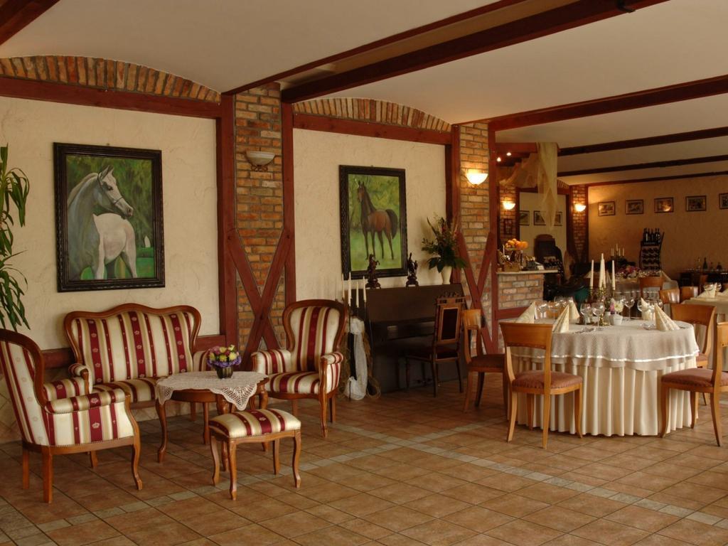Hubertus Aparthotel & Restaurant & Horse Club Starogard Gdanski Luaran gambar