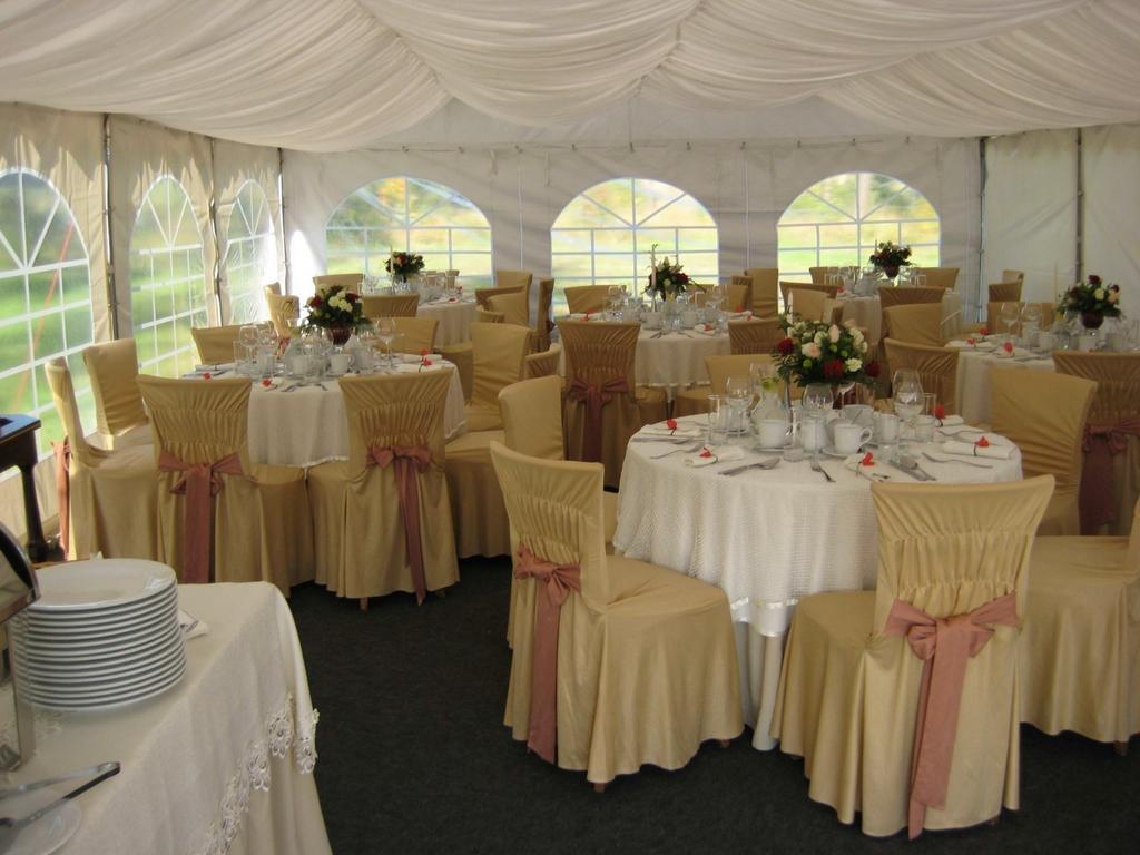Hubertus Aparthotel & Restaurant & Horse Club Starogard Gdanski Luaran gambar